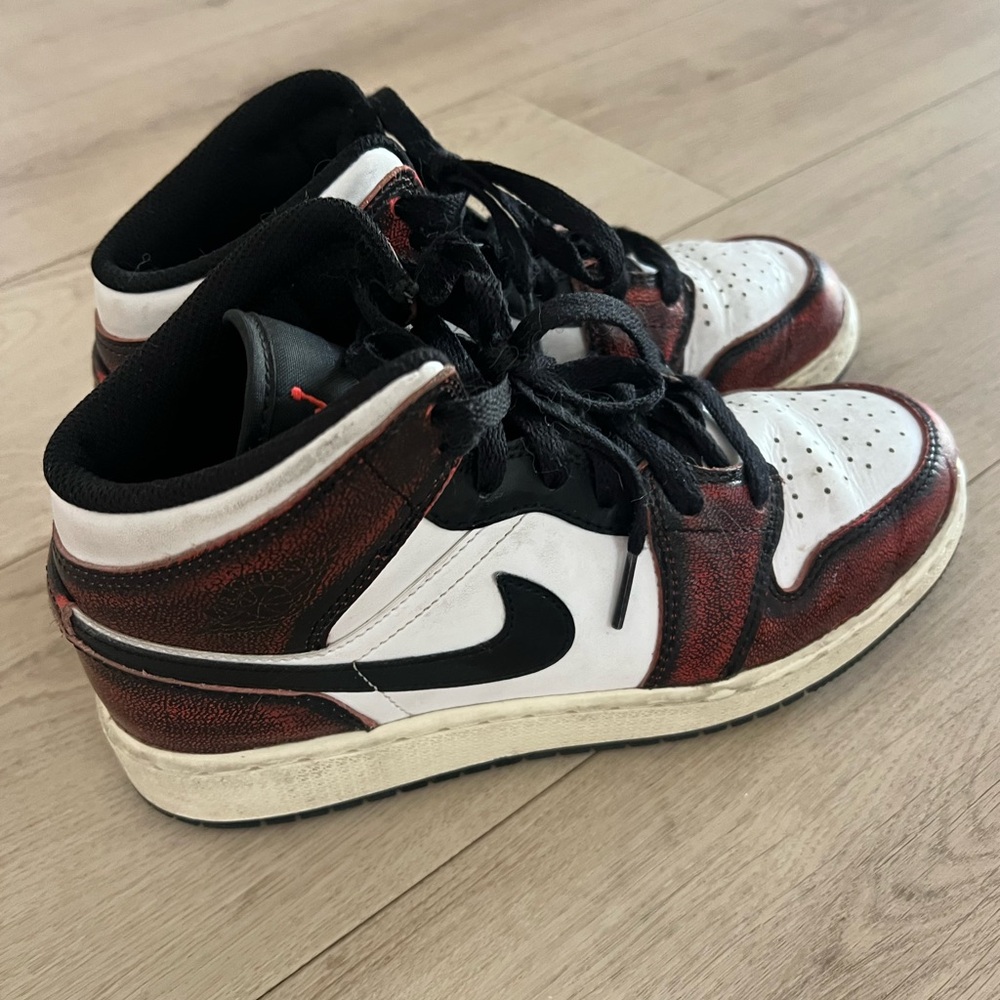 Air Jordan 1Mid SE - Picture 8 of 11